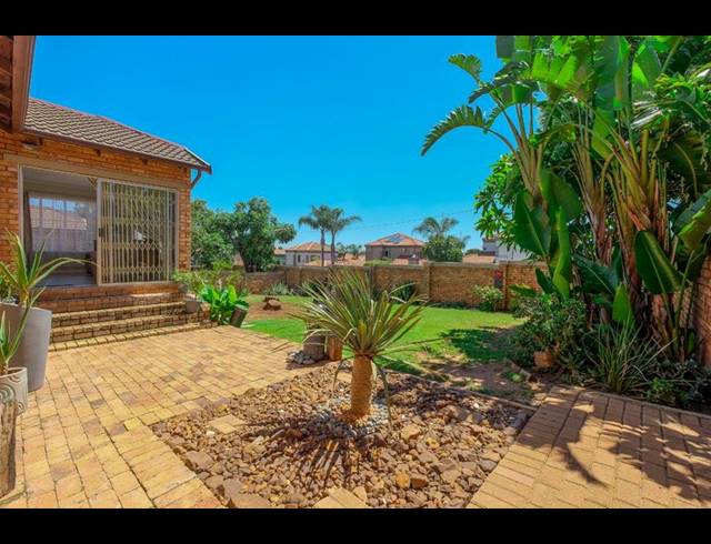 3 BEDROOM TOWNHOUSE FOR SALE IN AMOROSA